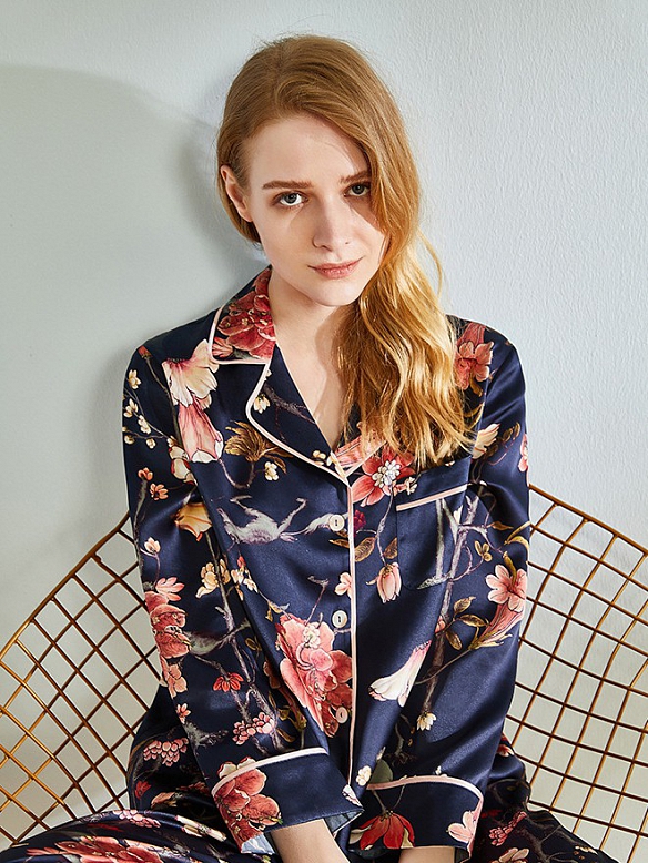 Geblümtes Pyjama Set aus Seide für Damen Langes Seidenpyjama A021