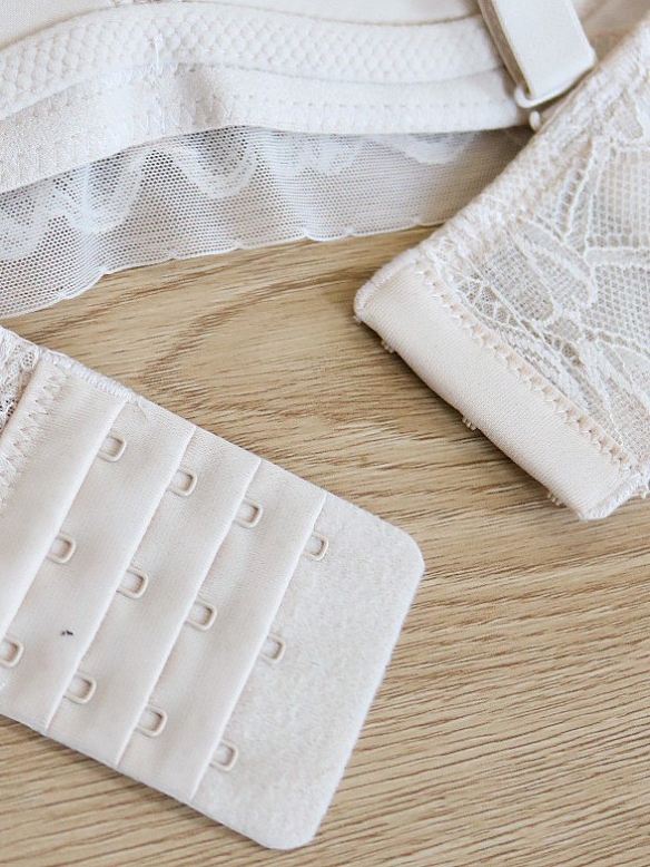 Bügelloser BH aus Seide mit Blumenspitze L003