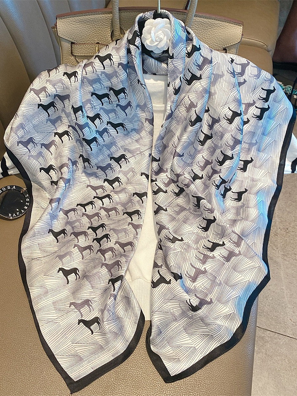 Vintage Quadratisches Gemustertes Halstuch aus Seide für Damen O003