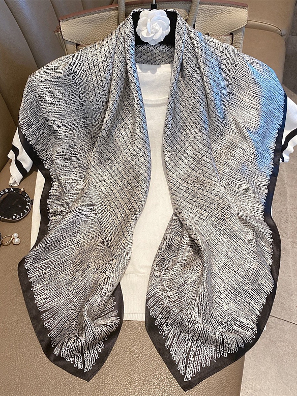 Vintage Quadratisches Gemustertes Halstuch aus Seide für Damen O003