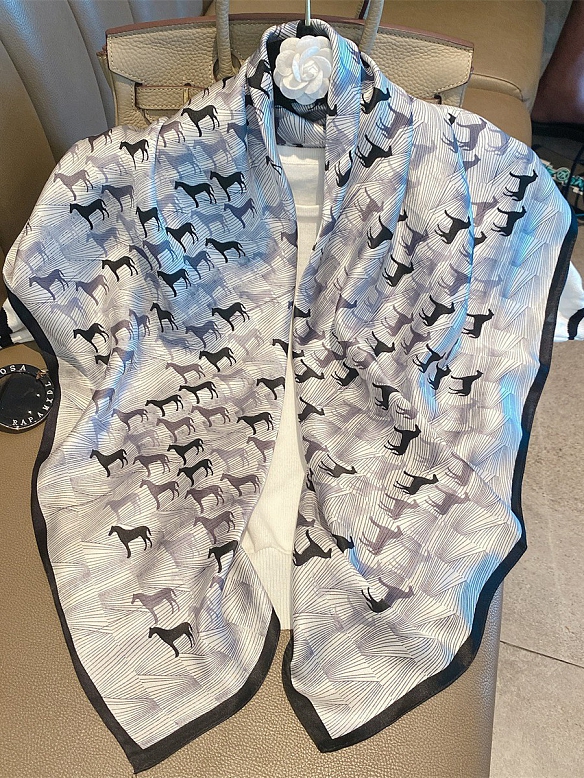 Schickes Quadratisches Gemustertes Halstuch aus Seide für Damen O001