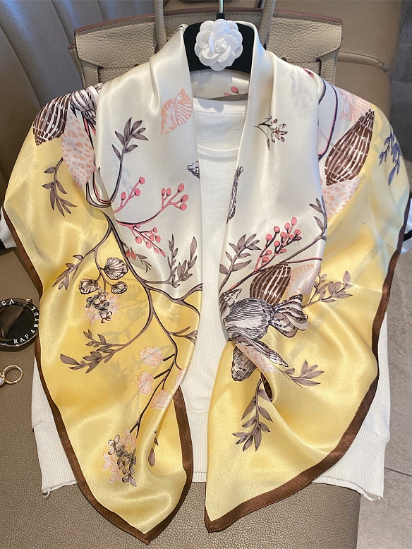 Schickes Quadratisches Gemustertes Halstuch aus Seide für Damen O001