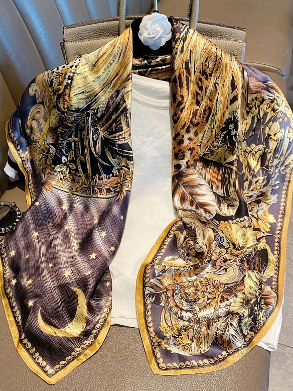 Schickes Quadratisches Gemustertes Halstuch aus Seide für Damen O001