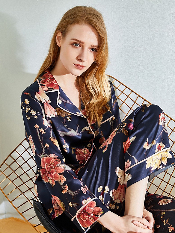 Geblümtes Pyjama Set aus Seide für Damen Langes Seidenpyjama A021