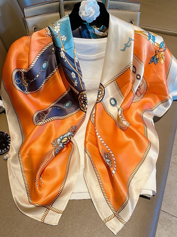 Schickes Quadratisches Gemustertes Halstuch aus Seide für Damen O001