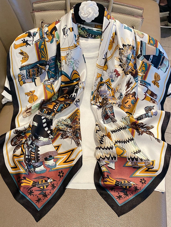 Schickes Quadratisches Gemustertes Halstuch aus Seide für Damen O001