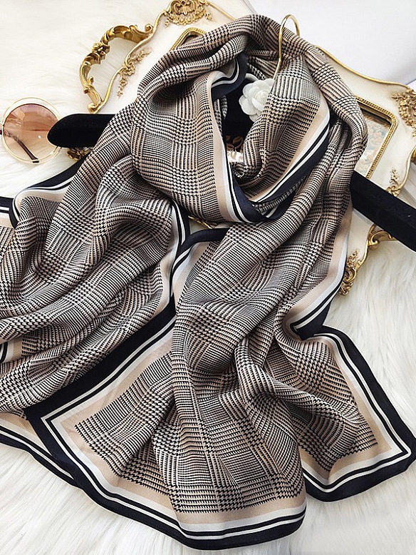 Vintage Gemusterter Schal aus Siede für Damen O002