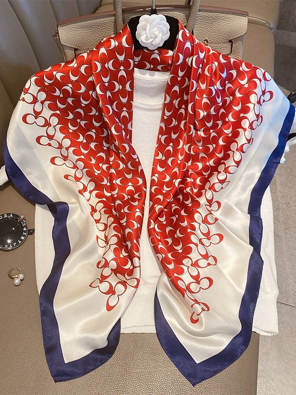 Vintage Quadratisches Gemustertes Halstuch aus Seide für Damen O003