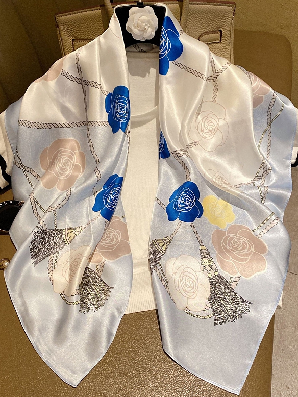 Schickes Quadratisches Gemustertes Halstuch aus Seide für Damen O001