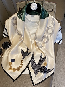 Schickes Quadratisches Gemustertes Halstuch aus Seide für Damen O001