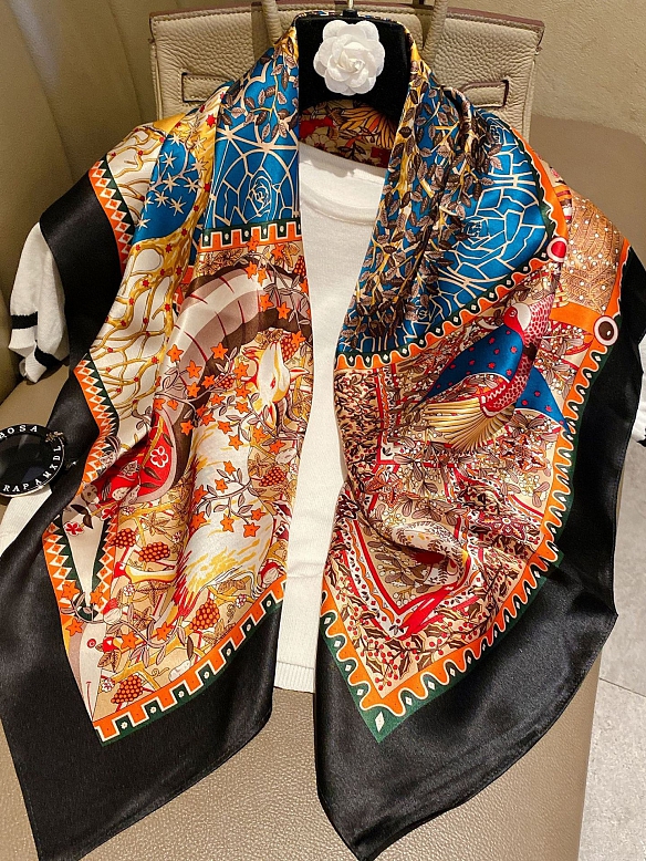 Schickes Quadratisches Gemustertes Halstuch aus Seide für Damen O001