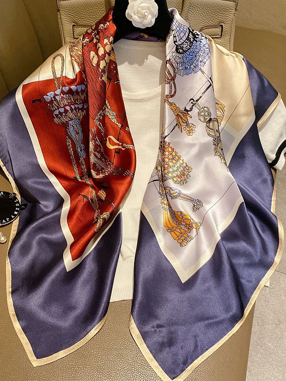 Schickes Quadratisches Gemustertes Halstuch aus Seide für Damen O001