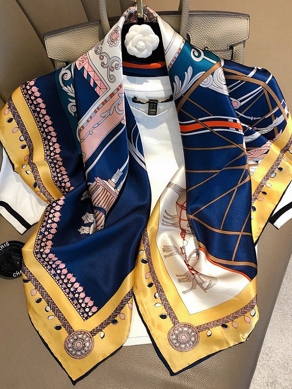 Schickes Quadratisches Gemustertes Halstuch aus Seide für Damen O001