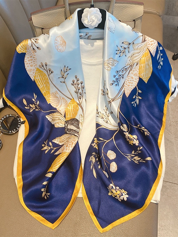 Schickes Quadratisches Gemustertes Halstuch aus Seide für Damen O001