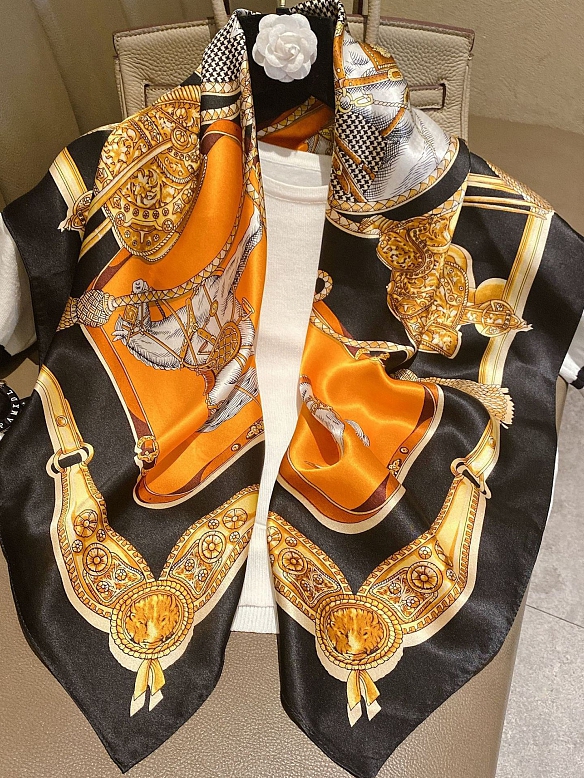 Schickes Quadratisches Gemustertes Halstuch aus Seide für Damen O001