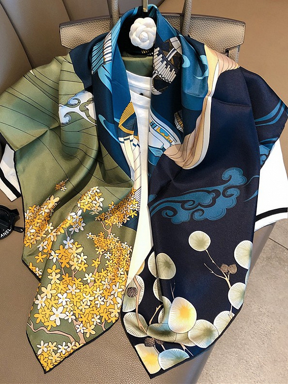 Schickes Quadratisches Gemustertes Halstuch aus Seide für Damen O001