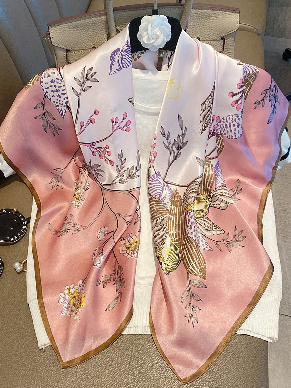 Vintage Quadratisches Gemustertes Halstuch aus Seide für Damen O003