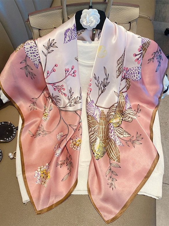 Schickes Quadratisches Gemustertes Halstuch aus Seide für Damen O001