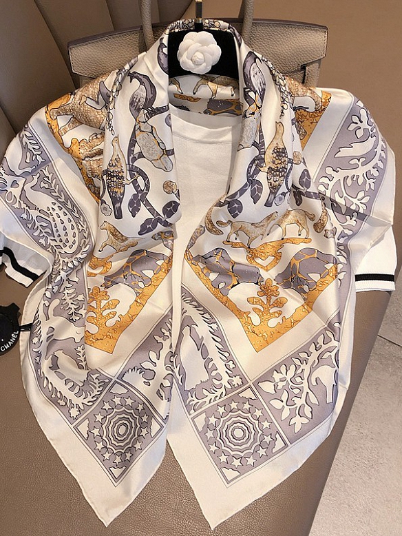 Schickes Quadratisches Gemustertes Halstuch aus Seide für Damen O001