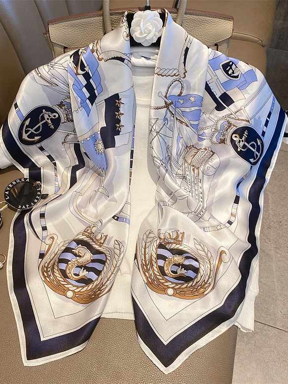 Vintage Quadratisches Gemustertes Halstuch aus Seide für Damen O003